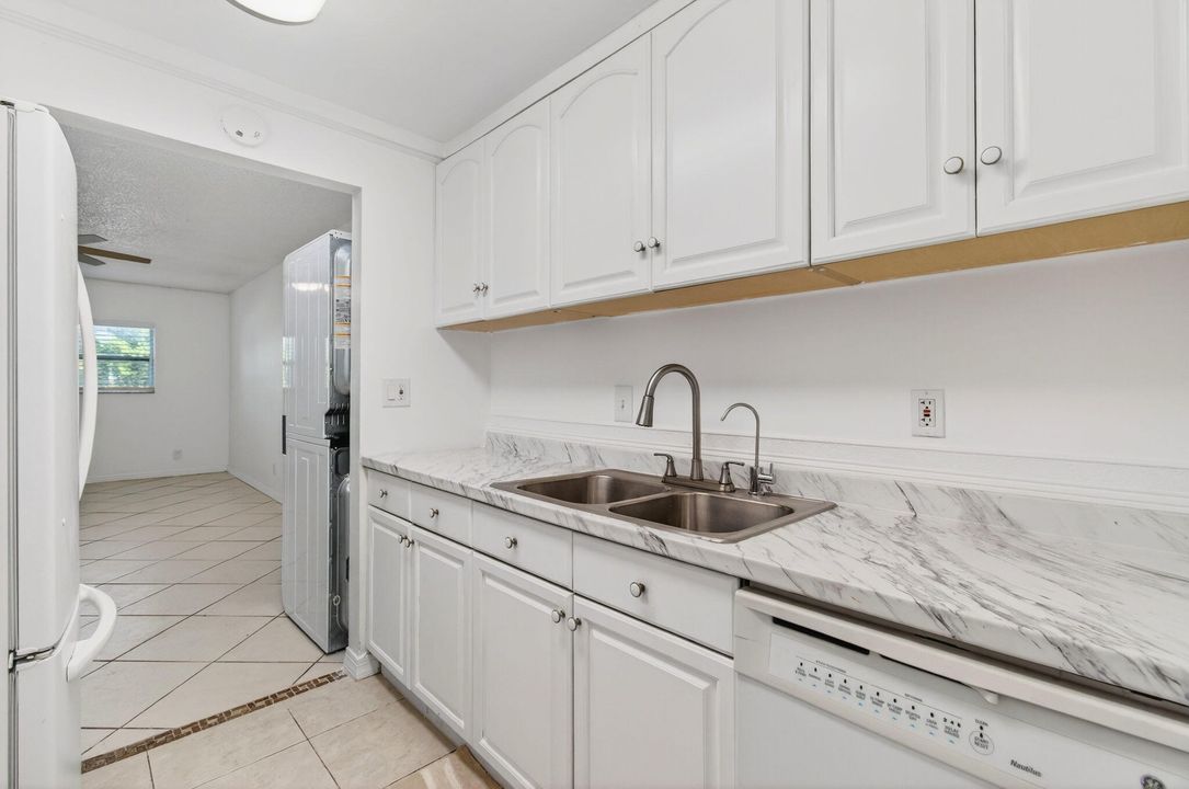 For Rent: $2,550 (2 beds, 1 baths, 800 Square Feet)