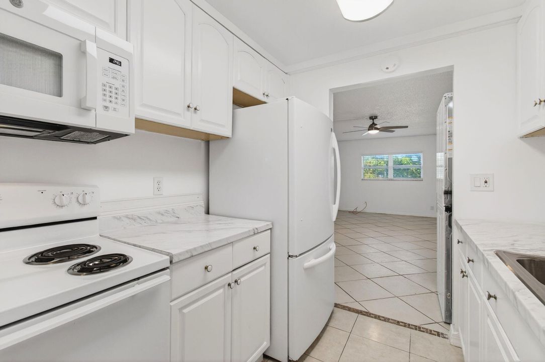 For Rent: $2,550 (2 beds, 1 baths, 800 Square Feet)