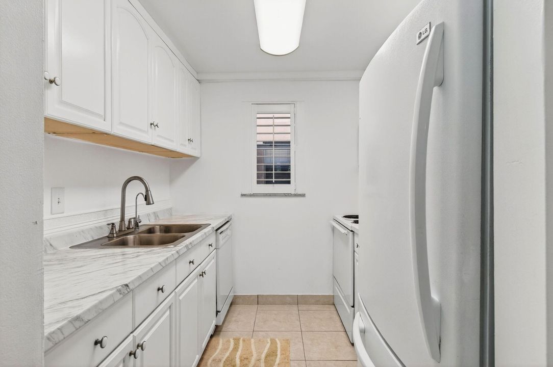 For Rent: $2,550 (2 beds, 1 baths, 800 Square Feet)