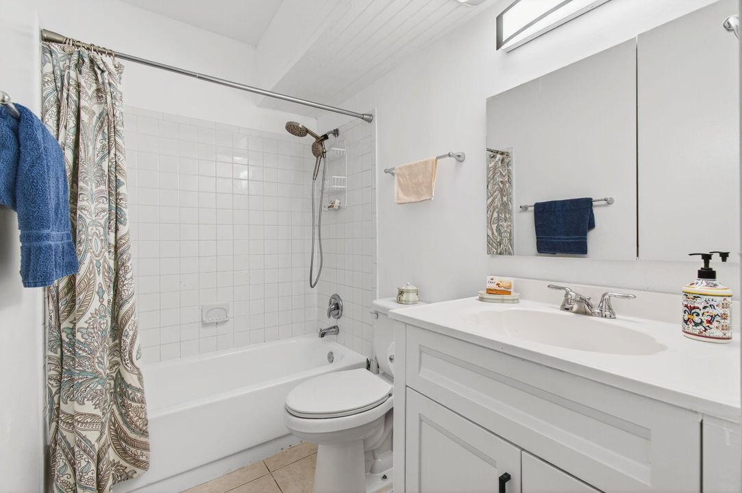 For Rent: $2,550 (2 beds, 1 baths, 800 Square Feet)