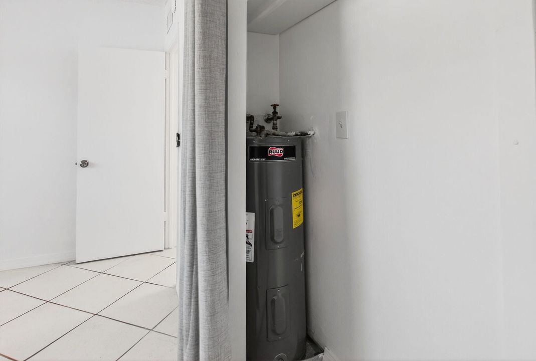 For Rent: $2,550 (2 beds, 1 baths, 800 Square Feet)