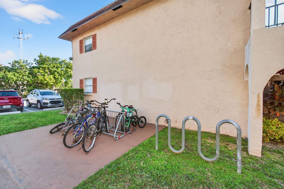 For Rent: $2,550 (2 beds, 1 baths, 800 Square Feet)