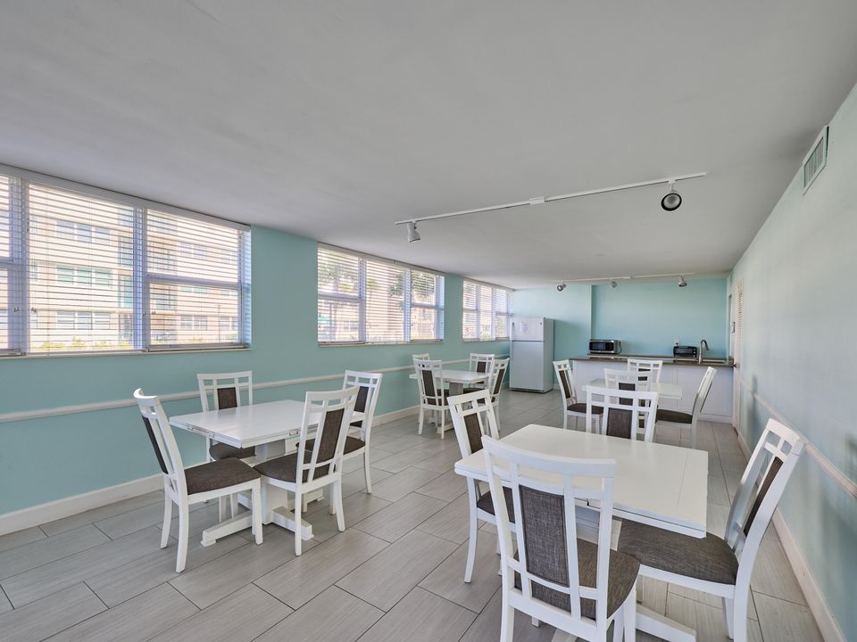 For Sale: $445,000 (2 beds, 2 baths, 1150 Square Feet)