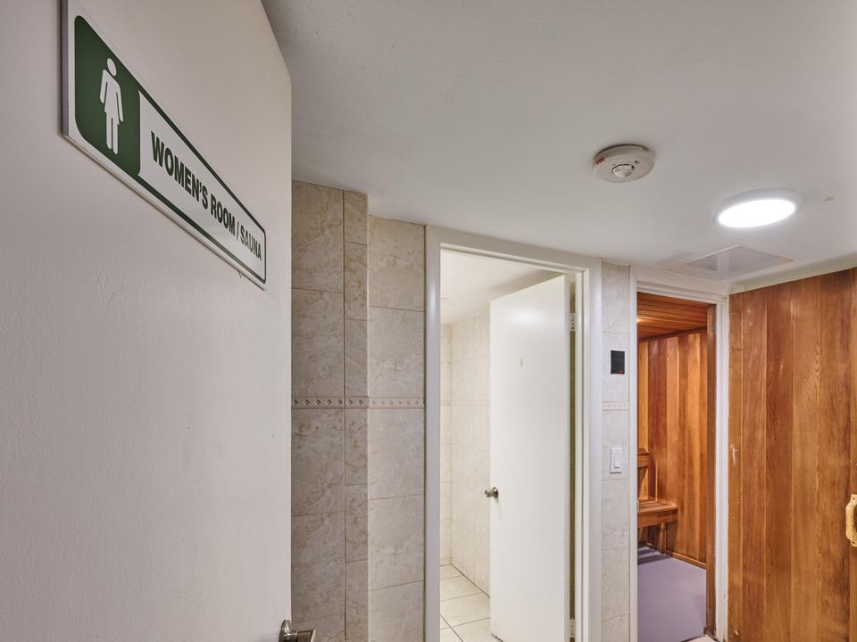 For Sale: $445,000 (2 beds, 2 baths, 1150 Square Feet)