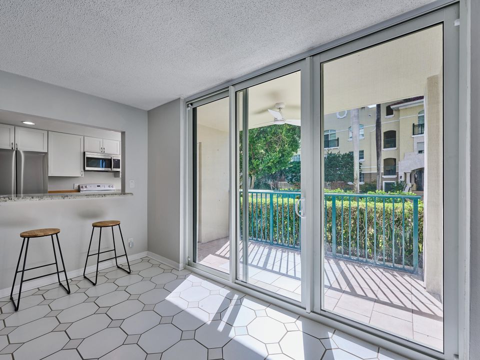 For Sale: $445,000 (2 beds, 2 baths, 1150 Square Feet)