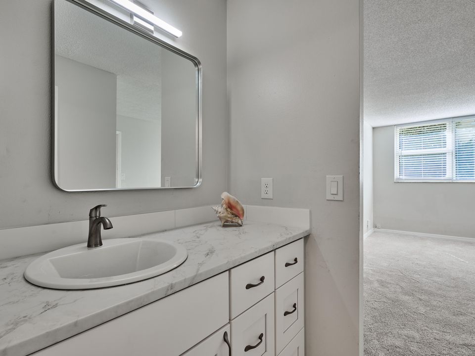 For Sale: $445,000 (2 beds, 2 baths, 1150 Square Feet)