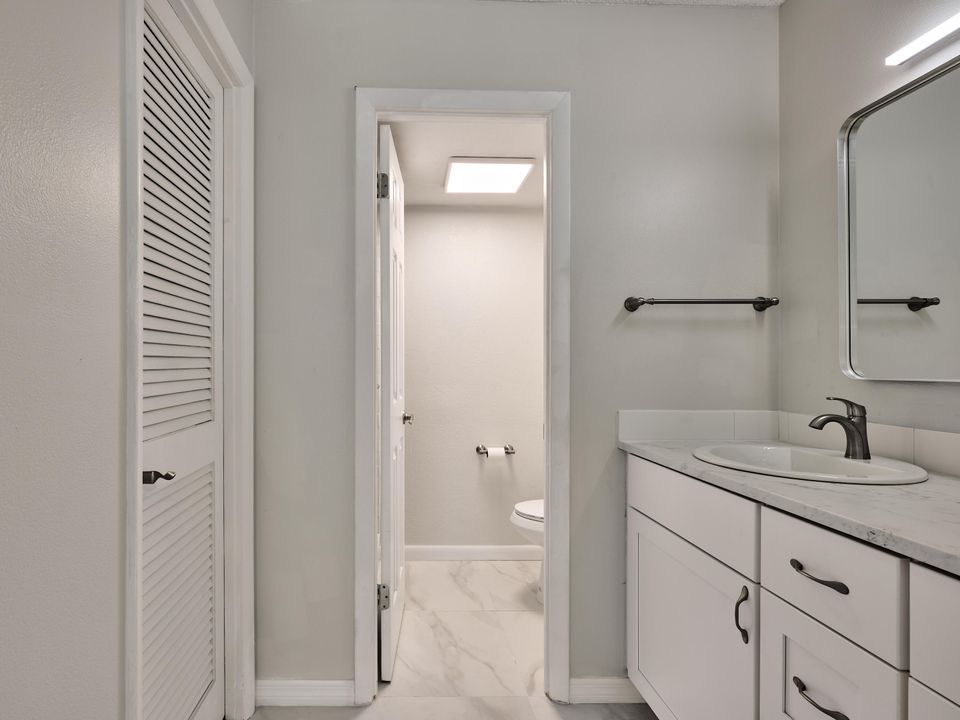 For Sale: $445,000 (2 beds, 2 baths, 1150 Square Feet)