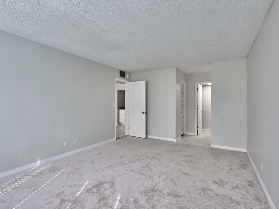 For Sale: $445,000 (2 beds, 2 baths, 1150 Square Feet)