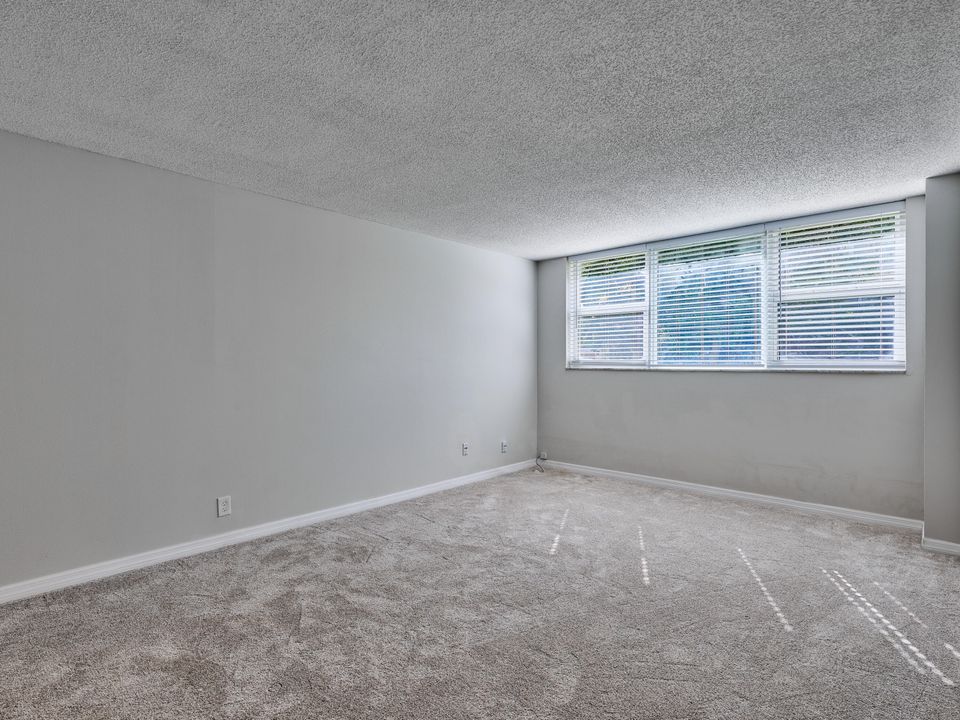 For Sale: $445,000 (2 beds, 2 baths, 1150 Square Feet)