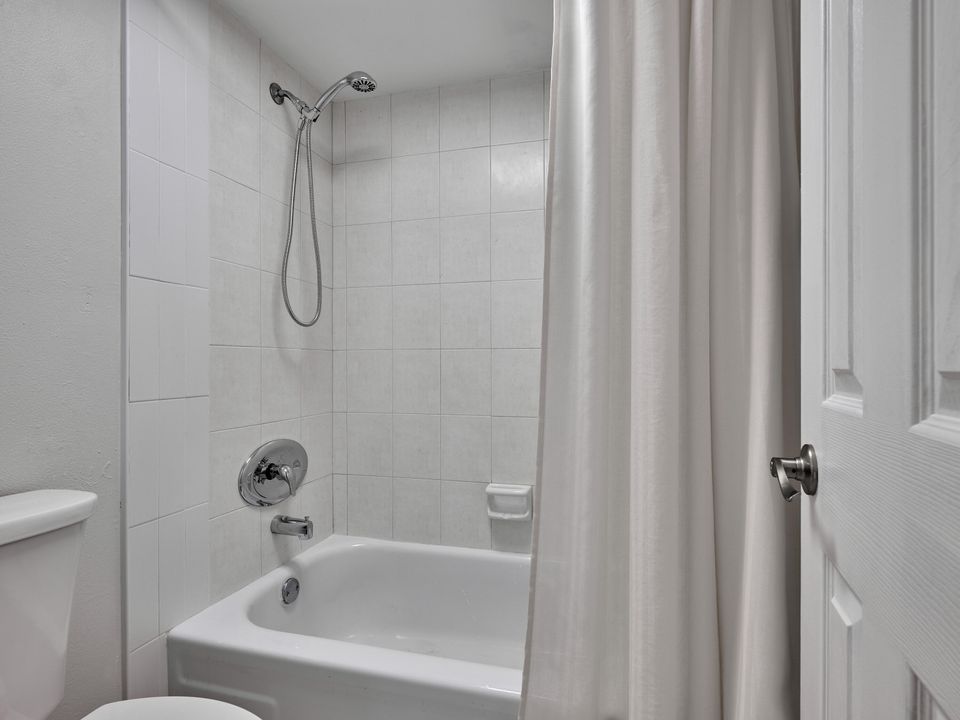 For Sale: $445,000 (2 beds, 2 baths, 1150 Square Feet)