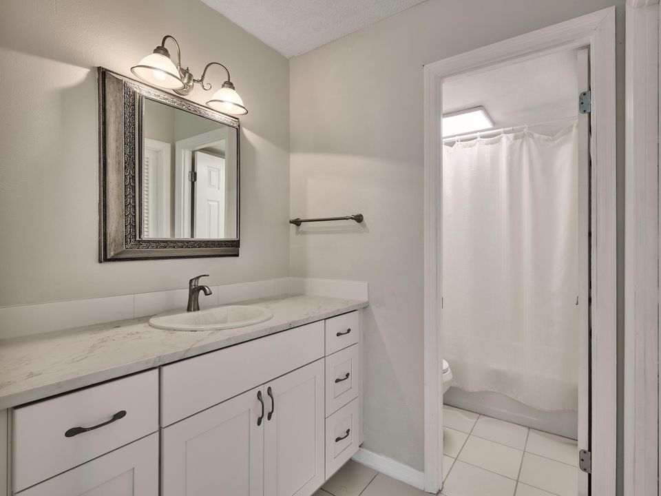 For Sale: $445,000 (2 beds, 2 baths, 1150 Square Feet)