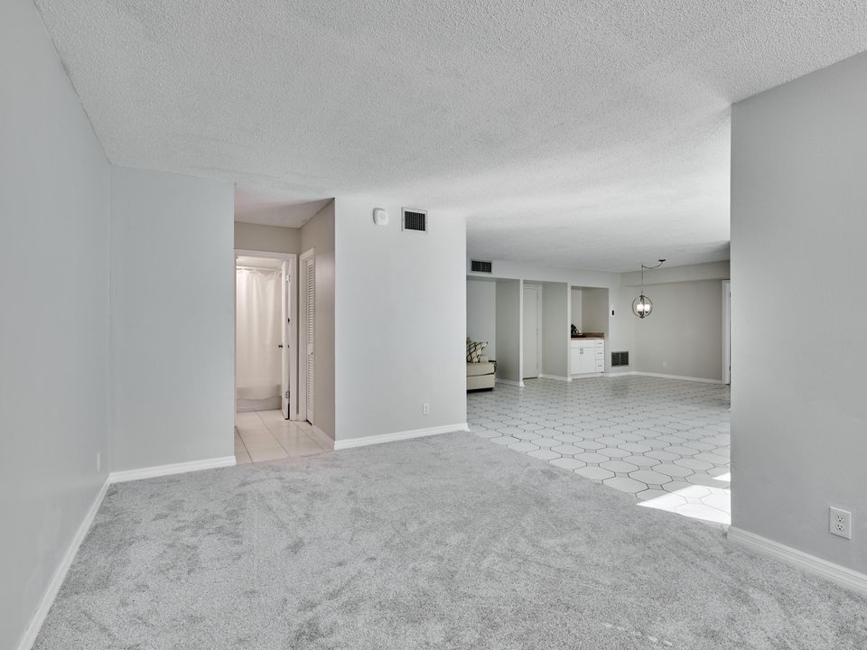 For Sale: $445,000 (2 beds, 2 baths, 1150 Square Feet)