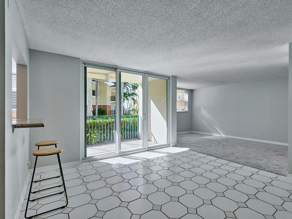 For Sale: $445,000 (2 beds, 2 baths, 1150 Square Feet)