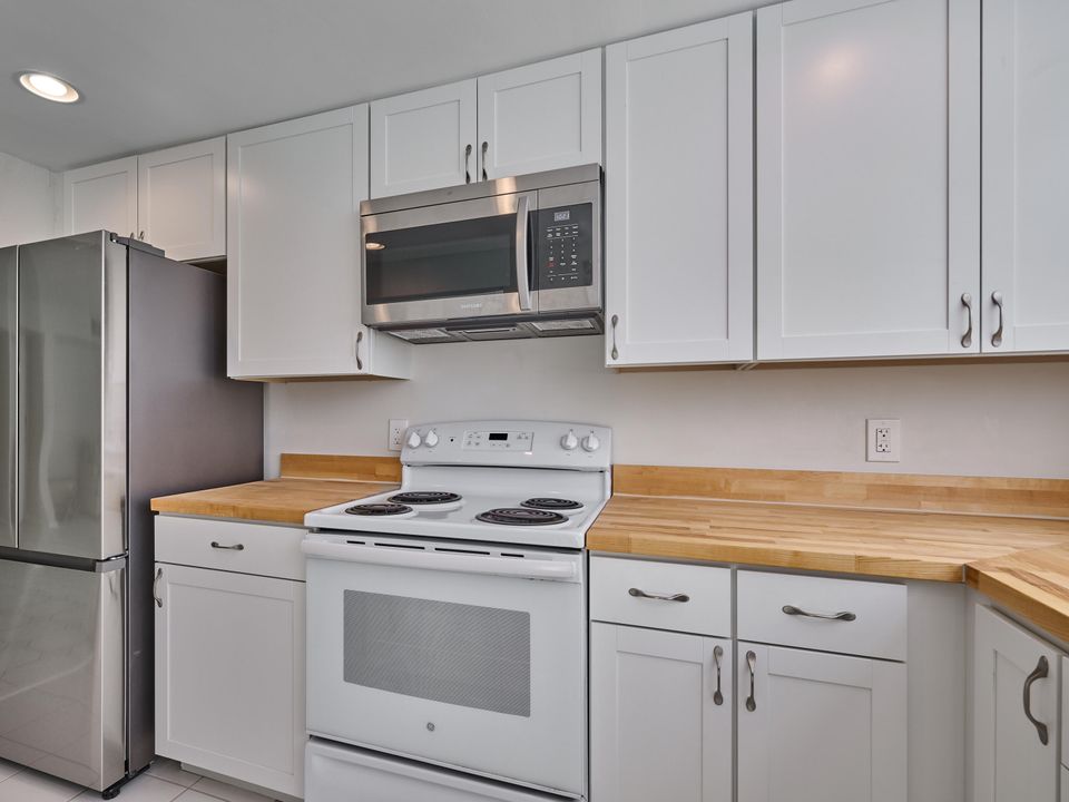 For Sale: $445,000 (2 beds, 2 baths, 1150 Square Feet)