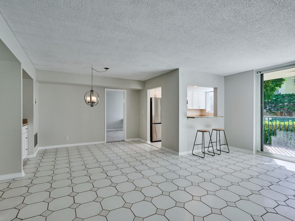 For Sale: $445,000 (2 beds, 2 baths, 1150 Square Feet)