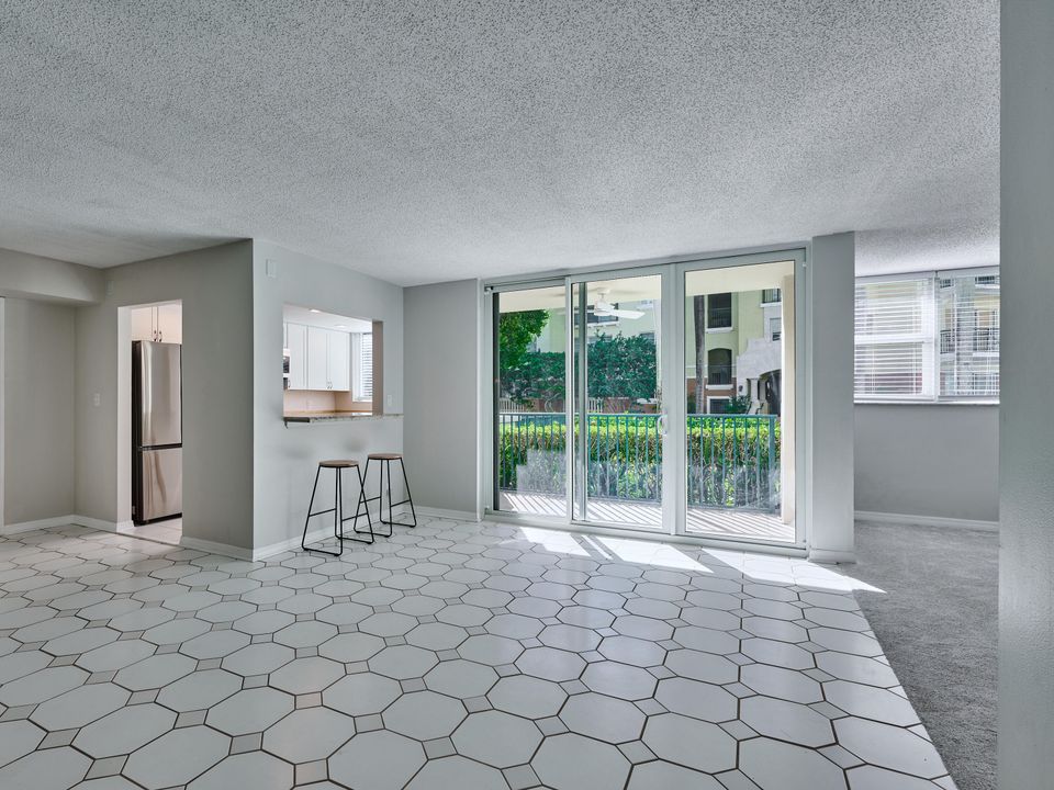 For Sale: $445,000 (2 beds, 2 baths, 1150 Square Feet)