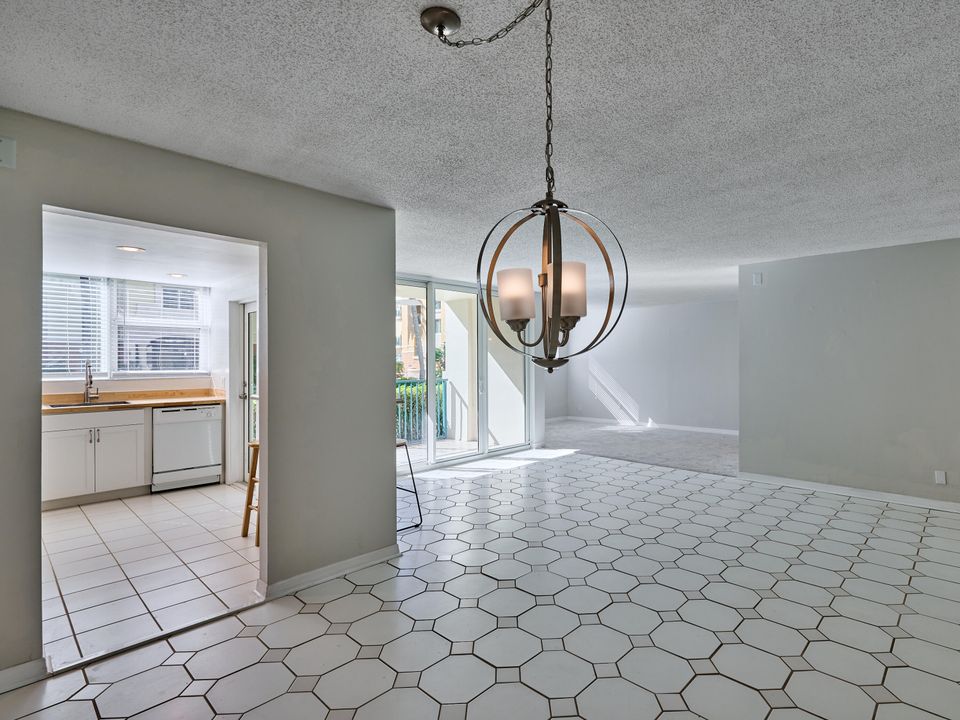 For Sale: $445,000 (2 beds, 2 baths, 1150 Square Feet)