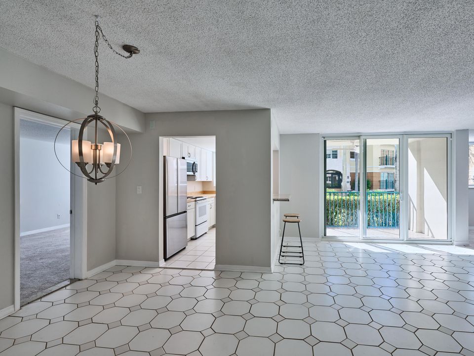 For Sale: $445,000 (2 beds, 2 baths, 1150 Square Feet)