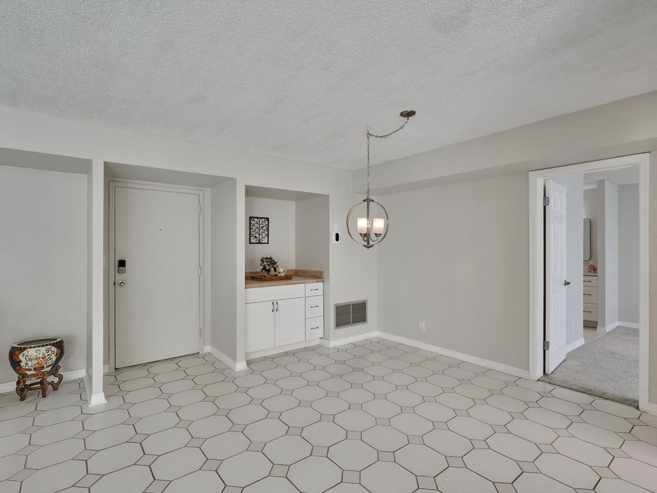 For Sale: $445,000 (2 beds, 2 baths, 1150 Square Feet)