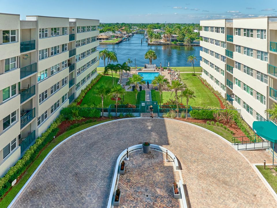 For Sale: $445,000 (2 beds, 2 baths, 1150 Square Feet)