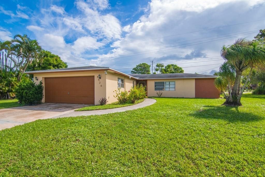 For Sale: $315,000 (4 beds, 3 baths, 1894 Square Feet)