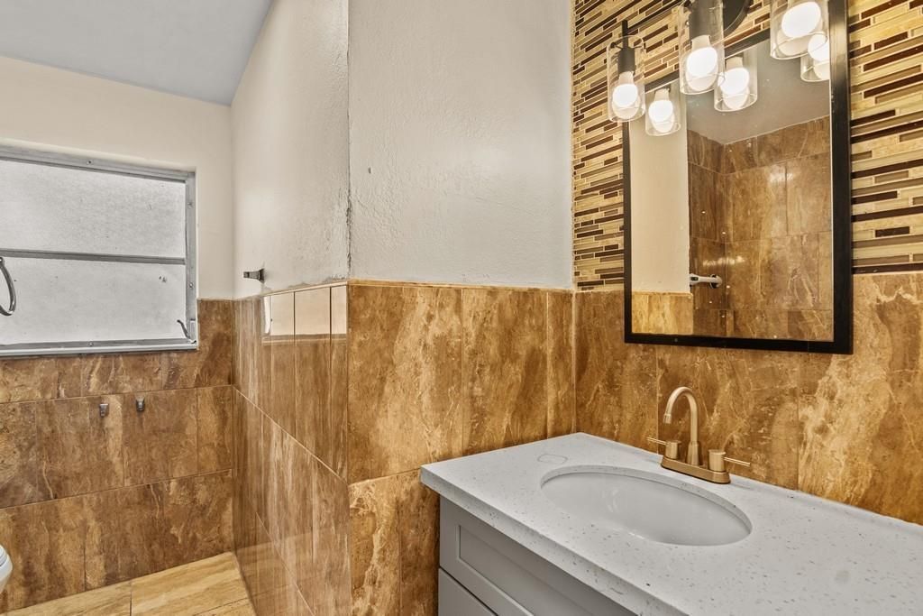 For Sale: $315,000 (4 beds, 3 baths, 1894 Square Feet)