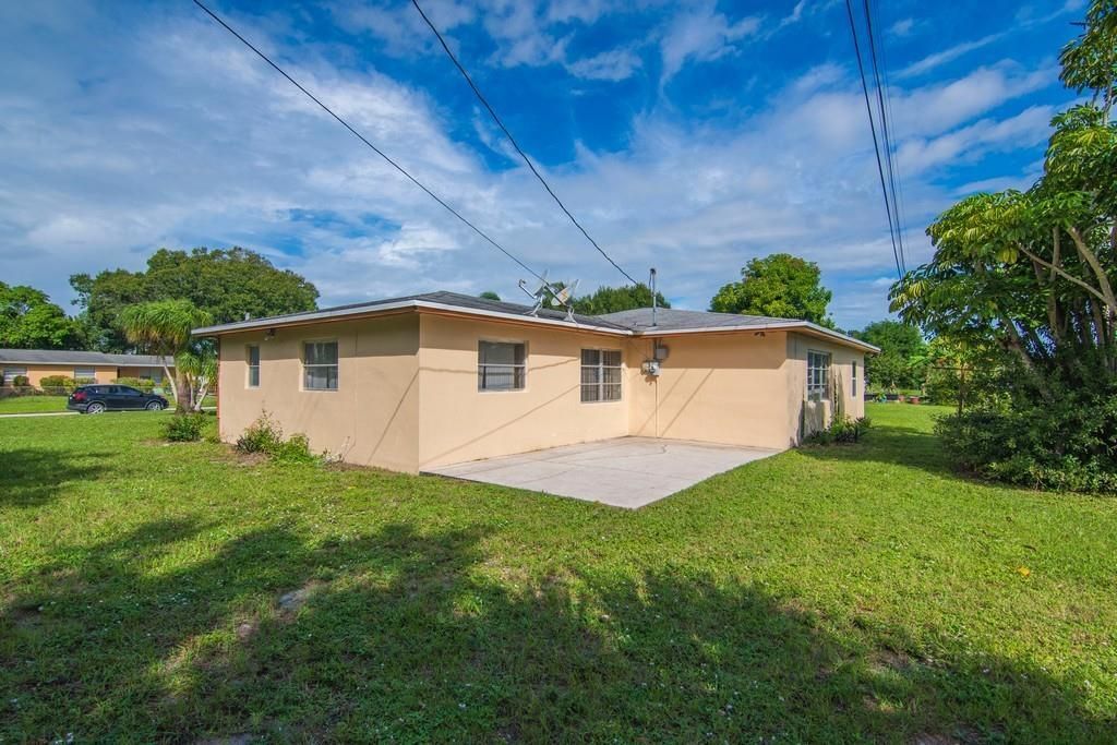 For Sale: $315,000 (4 beds, 3 baths, 1894 Square Feet)