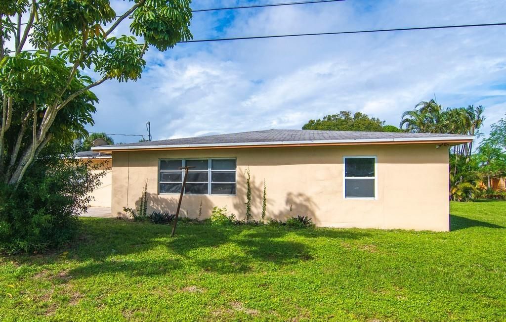 For Sale: $315,000 (4 beds, 3 baths, 1894 Square Feet)