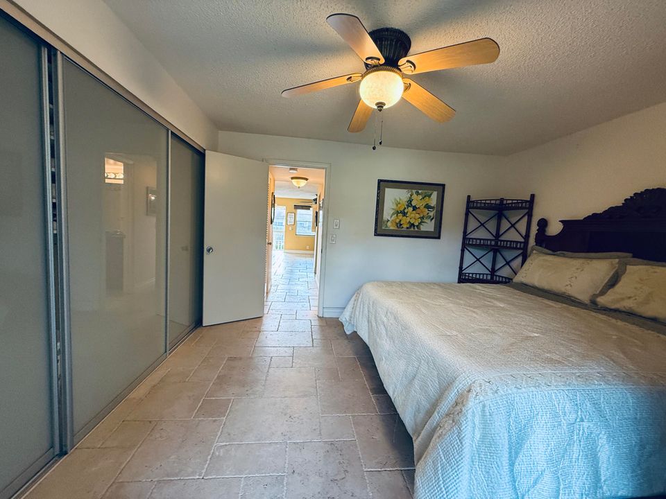 For Rent: $1,400 (1 beds, 1 baths, 570 Square Feet)