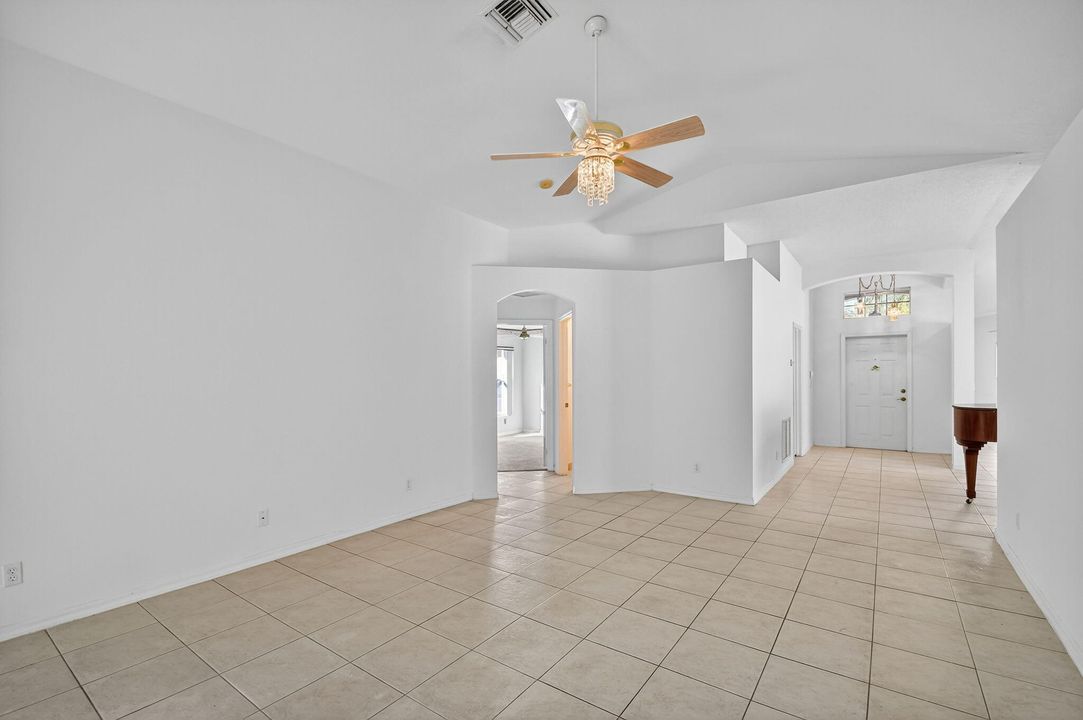 На продажу: $370,000 (3 спален, 2 ванн, 1600 Квадратных фут)