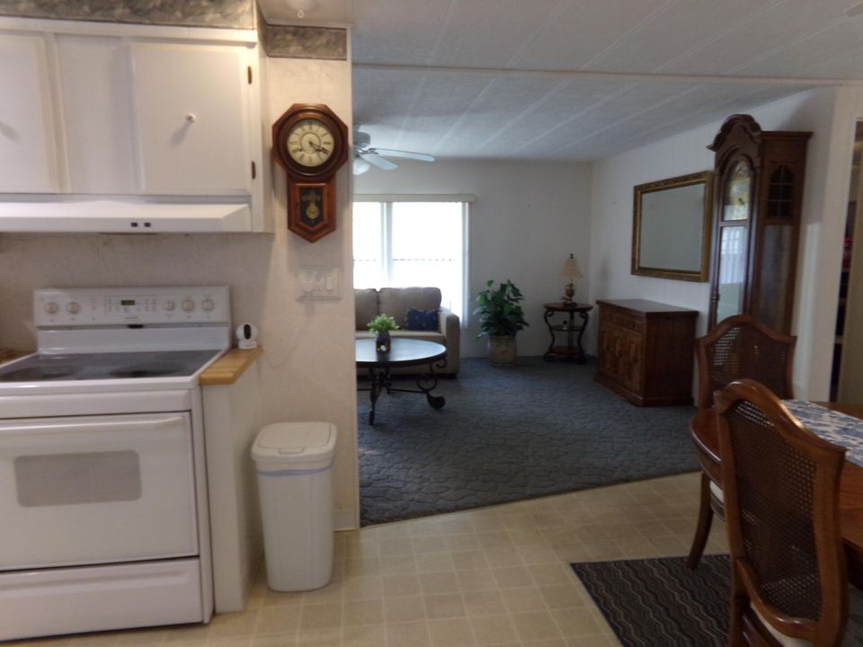 For Sale: $124,000 (2 beds, 2 baths, 960 Square Feet)