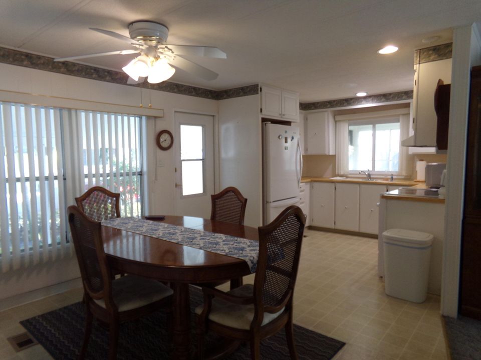 For Sale: $124,000 (2 beds, 2 baths, 960 Square Feet)