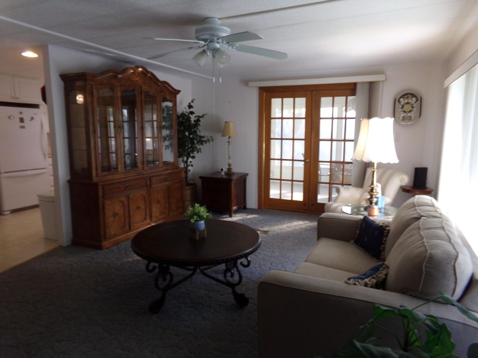 For Sale: $124,000 (2 beds, 2 baths, 960 Square Feet)