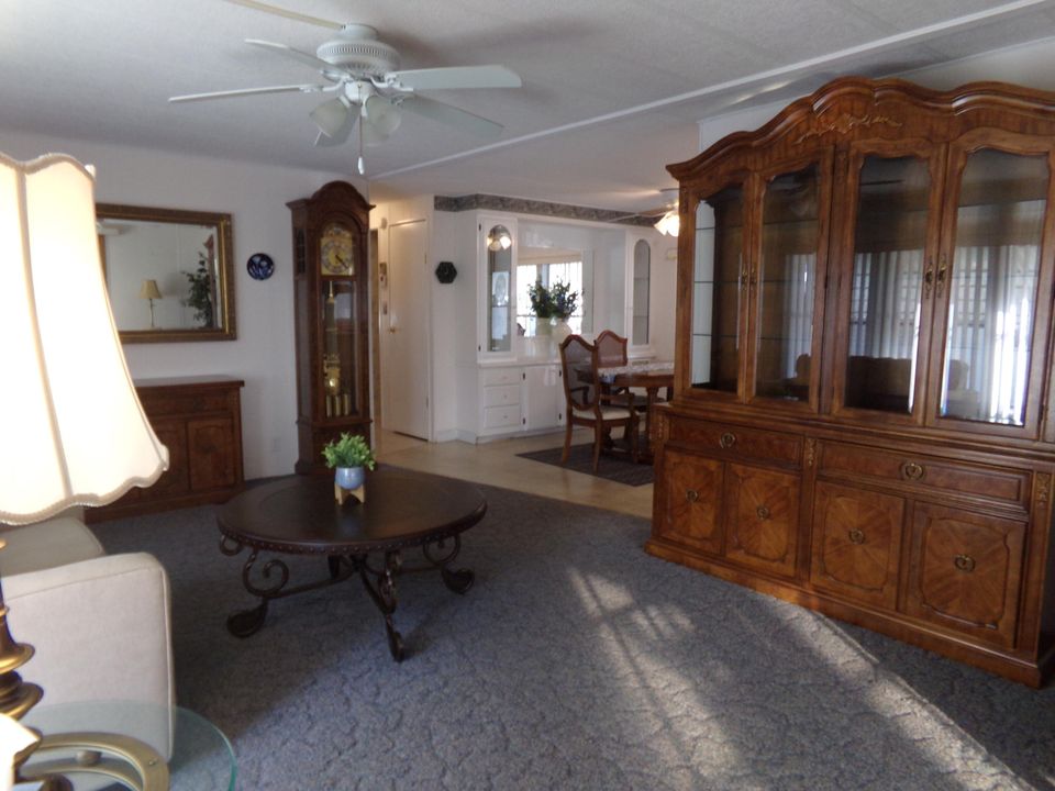 For Sale: $124,000 (2 beds, 2 baths, 960 Square Feet)