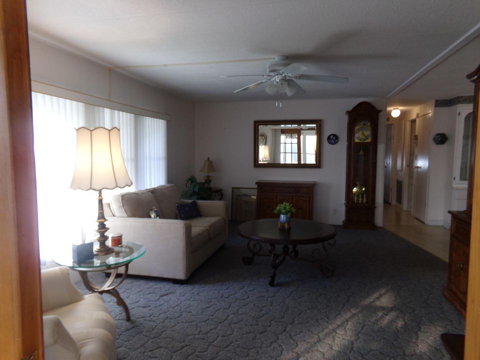 For Sale: $124,000 (2 beds, 2 baths, 960 Square Feet)