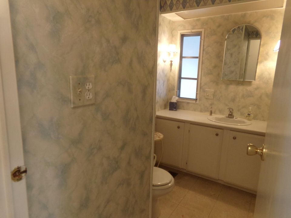 For Sale: $124,000 (2 beds, 2 baths, 960 Square Feet)