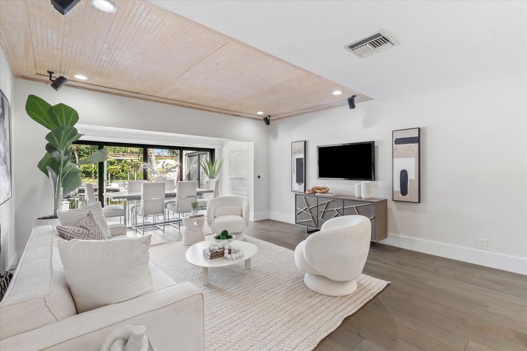 For Sale: $1,200,000 (2 beds, 2 baths, 1400 Square Feet)