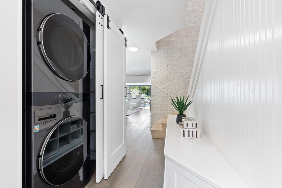 For Sale: $1,200,000 (2 beds, 2 baths, 1400 Square Feet)