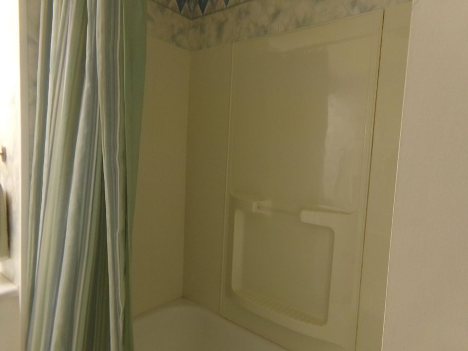 For Sale: $124,000 (2 beds, 2 baths, 960 Square Feet)