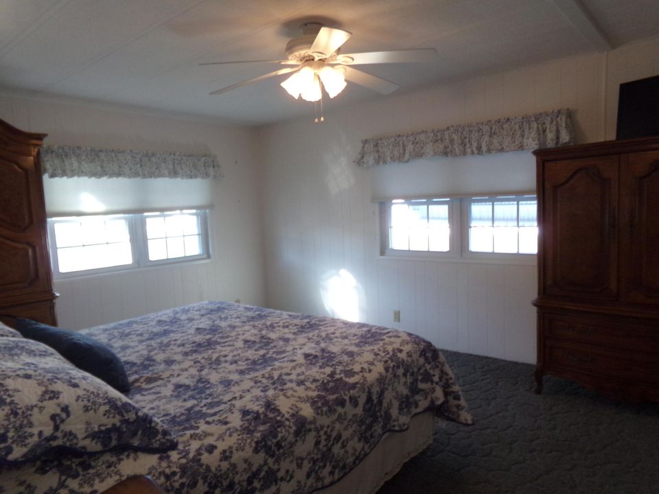 For Sale: $124,000 (2 beds, 2 baths, 960 Square Feet)