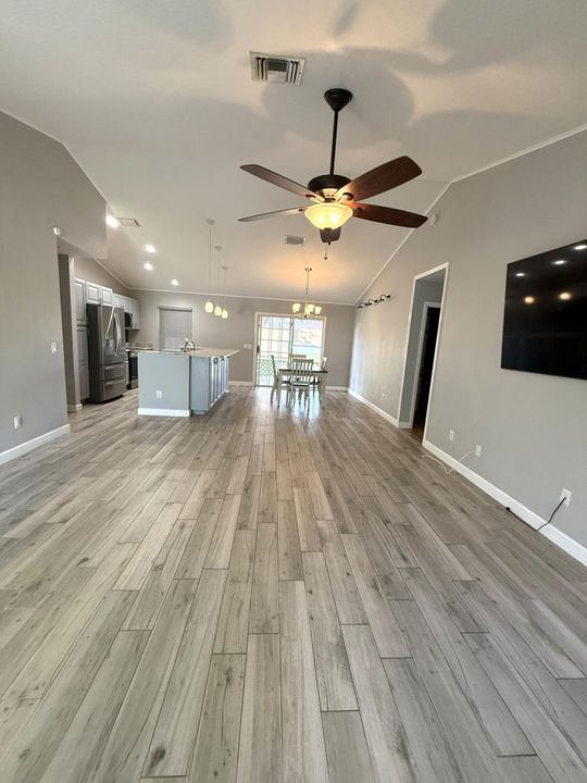 For Rent: $2,200 (3 beds, 2 baths, 1390 Square Feet)