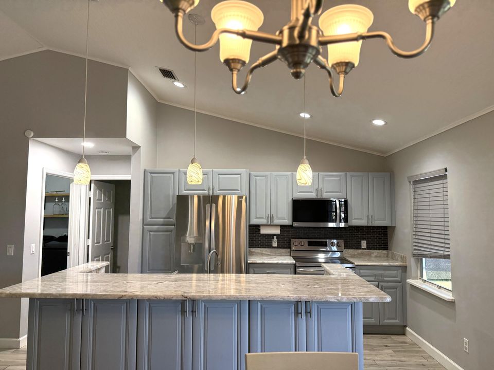 For Rent: $2,200 (3 beds, 2 baths, 1390 Square Feet)