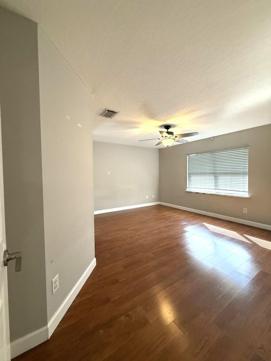 For Rent: $2,200 (3 beds, 2 baths, 1390 Square Feet)