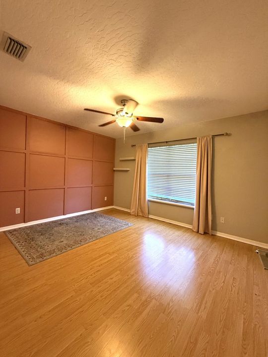 For Rent: $2,200 (3 beds, 2 baths, 1390 Square Feet)