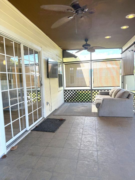 For Rent: $2,200 (3 beds, 2 baths, 1390 Square Feet)