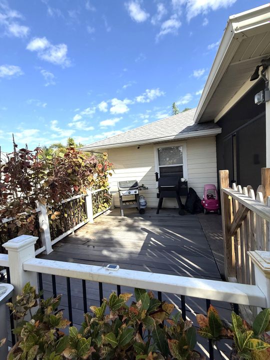 For Rent: $2,200 (3 beds, 2 baths, 1390 Square Feet)