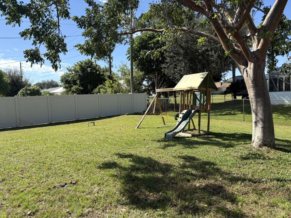 For Rent: $2,200 (3 beds, 2 baths, 1390 Square Feet)