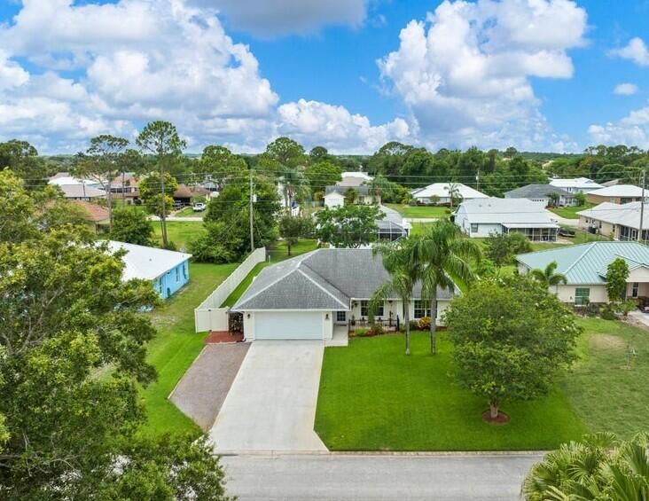 For Rent: $2,200 (3 beds, 2 baths, 1390 Square Feet)