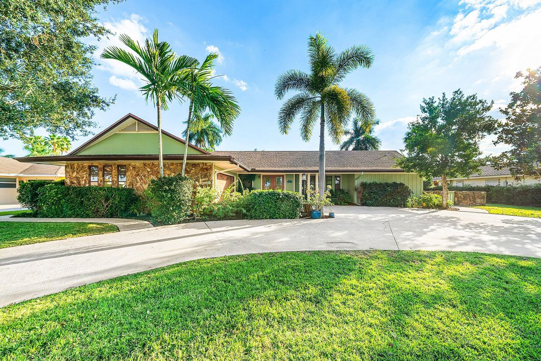 Active With Contract: $719,000 (3 beds, 2 baths, 2034 Square Feet)