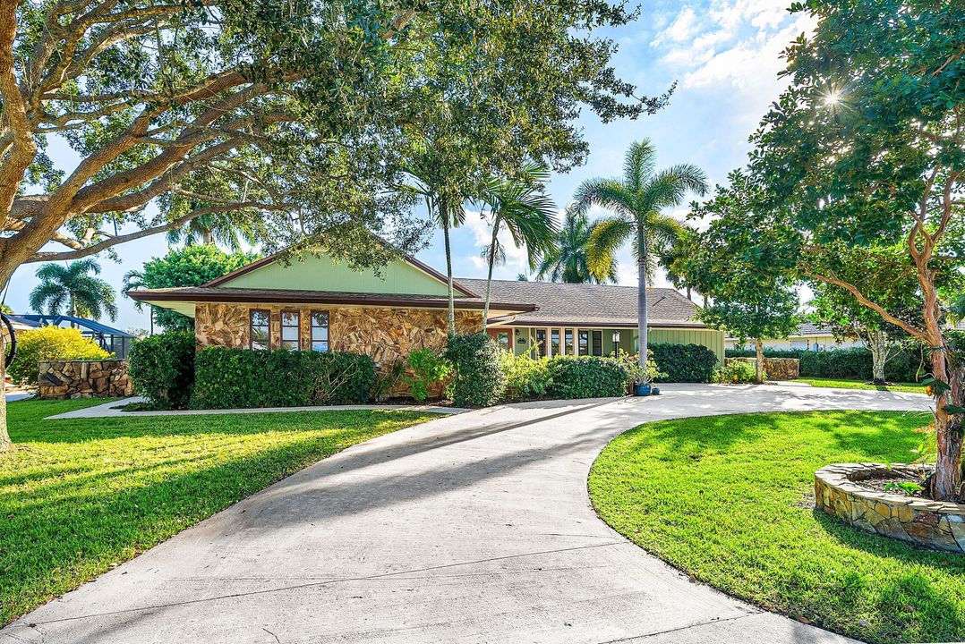 Active With Contract: $719,000 (3 beds, 2 baths, 2034 Square Feet)